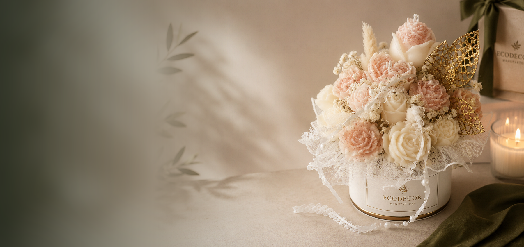 Flowerbox z woskowych kwiatów Ecodeccor Manufaktura w eleganckiej kompozycji prezentowej